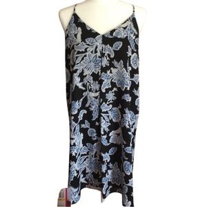 🆕 Vince Camuto sun dress